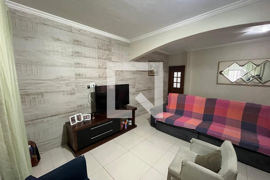 Sala de casa à venda com 3 quartos, 250m² em Jardim Maria Virginia, São Paulo