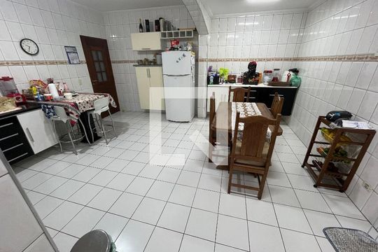 Cozinha de casa à venda com 3 quartos, 250m² em Jardim Maria Virginia, São Paulo