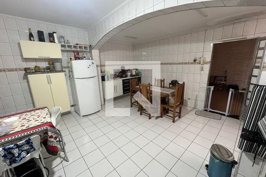 Cozinha de casa à venda com 3 quartos, 250m² em Jardim Maria Virginia, São Paulo