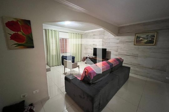 Casa à venda com 3 quartos, 250m² em Jardim Maria Virginia, São Paulo