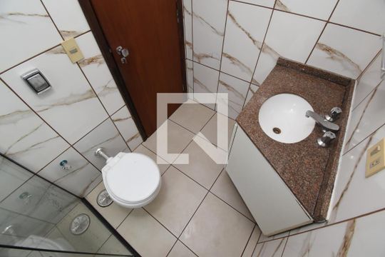 Banheiro da Suíte de apartamento para alugar com 3 quartos, 114m² em Batel, Curitiba