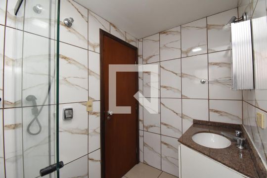 Banheiro da Suíte de apartamento para alugar com 3 quartos, 114m² em Batel, Curitiba