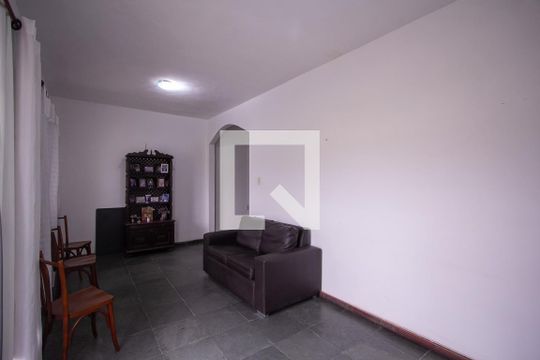 Sala 1 de casa para alugar com 6 quartos, 360m² em Porto Velho, São Gonçalo