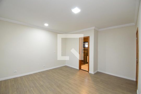 Suíte de casa à venda com 3 quartos, 200m² em Tingui, Curitiba