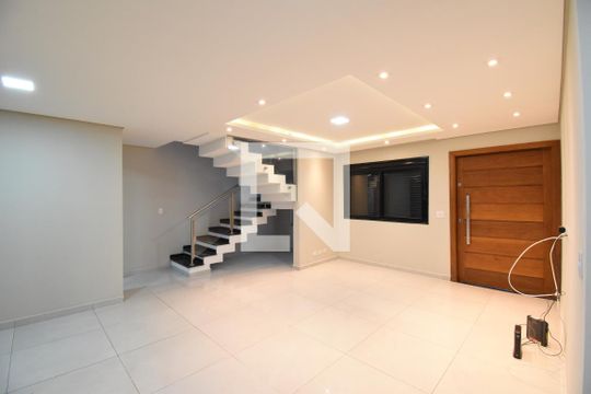 Sala de casa à venda com 3 quartos, 200m² em Tingui, Curitiba