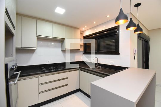 Sala/Cozinha de casa à venda com 3 quartos, 200m² em Tingui, Curitiba