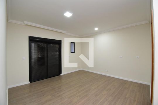 Suíte de casa à venda com 3 quartos, 200m² em Tingui, Curitiba