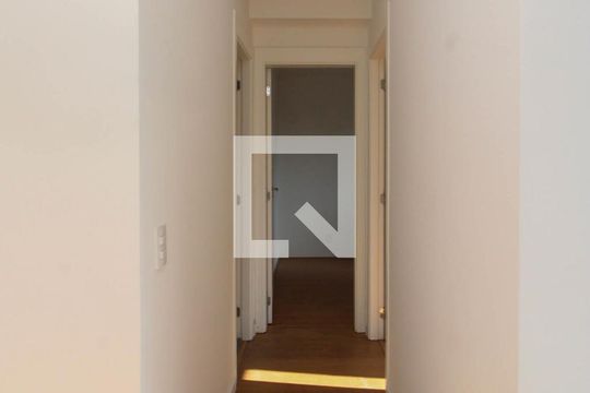 Corredor de apartamento para alugar com 2 quartos, 41m² em Parque Reboucas, São Paulo