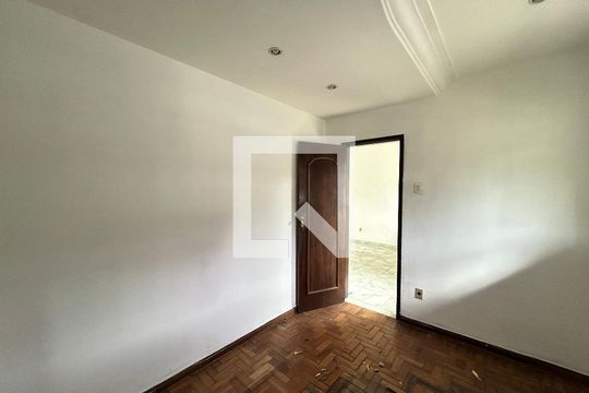 Quarto 1 de casa à venda com 4 quartos, 200m² em Inhaúma, Rio de Janeiro