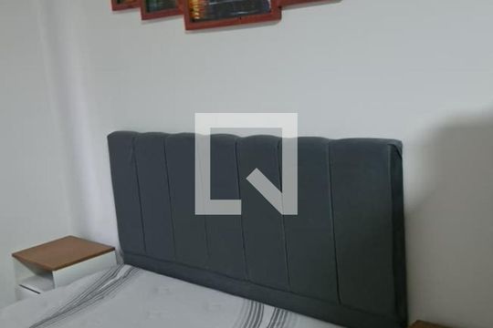 Quarto de kitnet/studio para alugar com 1 quarto, 16m² em Novo Mundo, Curitiba