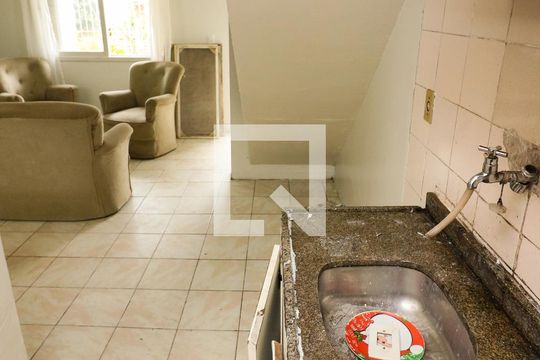 Cozinha de casa de condomínio para alugar com 3 quartos, 90m² em Lomba do Pinheiro, Porto Alegre