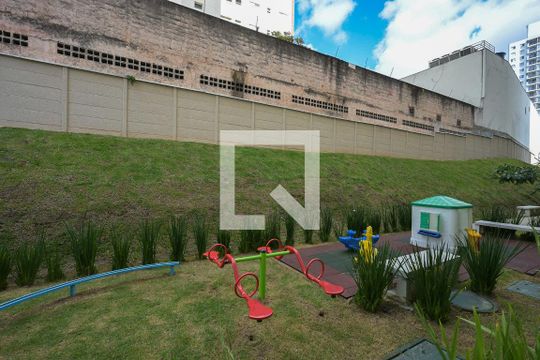 Vista de apartamento à venda com 2 quartos, 33m² em Vila Suzana, São Paulo