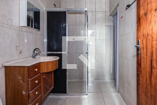 Banheiro de casa à venda com 1 quarto, 40m² em Jardim Marisa, São Paulo