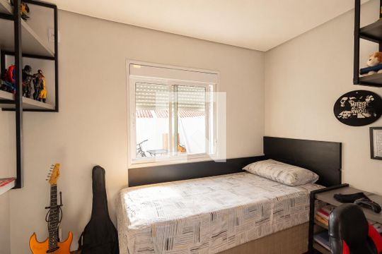 Quarto 2 de casa de condomínio para alugar com 2 quartos, 67m² em Distrito Industrial, Cachoeirinha