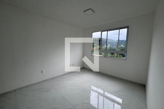 Sala de apartamento à venda com 2 quartos, 50m² em Vargem Pequena, Rio de Janeiro