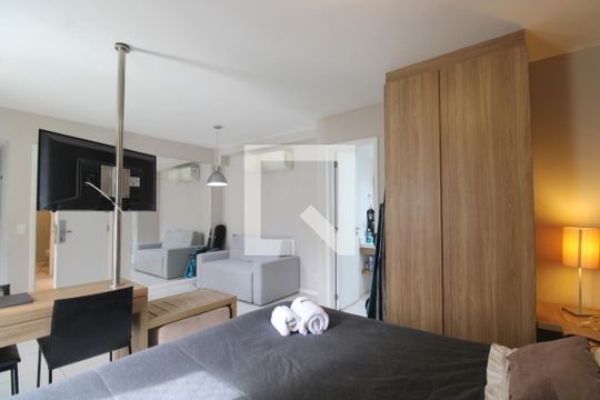 Quarto de kitnet/studio para alugar com 1 quarto, 40m² em Camorim, Rio de Janeiro