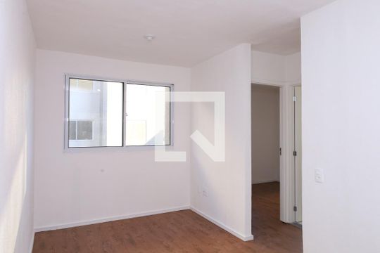 Sala de apartamento para alugar com 2 quartos, 41m² em Jardim Helian, São Paulo