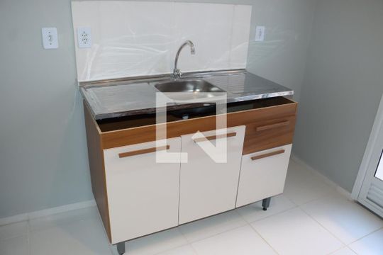 Casa de Condomínio para alugar com 2 quartos, 50m² em Jardim dos Pereiras (caucaia do Alto), Cotia