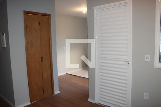Casa de Condomínio para alugar com 2 quartos, 50m² em Jardim dos Pereiras (caucaia do Alto), Cotia