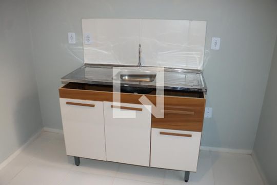 Casa de Condomínio para alugar com 2 quartos, 50m² em Jardim dos Pereiras (caucaia do Alto), Cotia