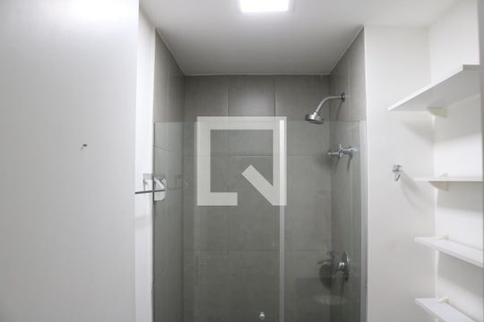 Banheiro de kitnet/studio para alugar com 1 quarto, 25m² em Perdizes, São Paulo