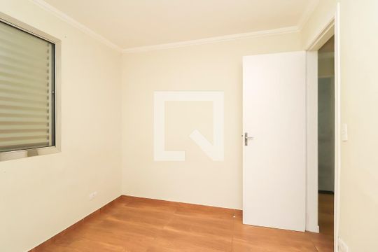Quarto 1 de apartamento à venda com 2 quartos, 45m² em Jardim Redil, São Paulo