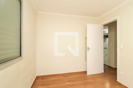 Quarto 1 de apartamento à venda com 2 quartos, 45m² em Jardim Redil, São Paulo