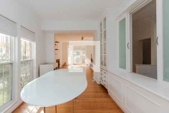 Sala de casa de condomínio para alugar com 4 quartos, 220m² em Brooklin, São Paulo