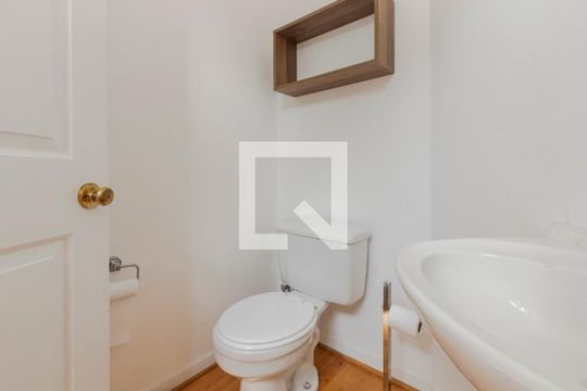 Lavabo de casa de condomínio para alugar com 4 quartos, 220m² em Brooklin, São Paulo