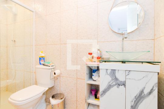 Banheiro de apartamento para alugar com 1 quarto, 35m² em Jardim Vila Galvao, Guarulhos
