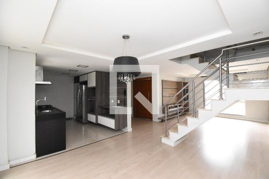 Sala de casa de condomínio para alugar com 2 quartos, 123m² em Cachoeira, Curitiba