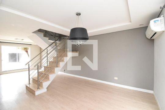 Sala de casa de condomínio para alugar com 2 quartos, 123m² em Cachoeira, Curitiba