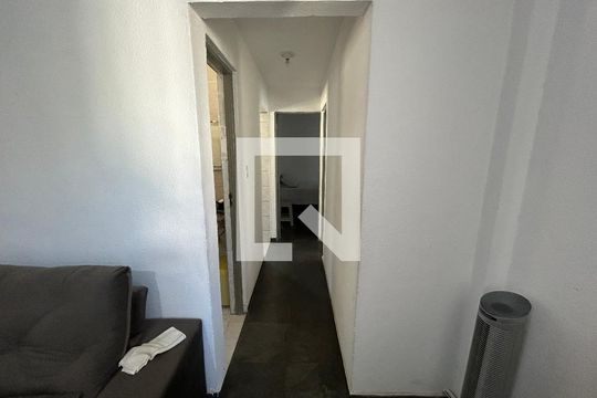 Corredor de apartamento para alugar com 2 quartos, 55m² em Praça Seca, Rio de Janeiro