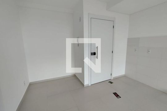 Sala / Cozinha  de apartamento para alugar com 2 quartos, 57m² em Serraria, São José