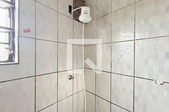 Banheiro Suíte  de apartamento para alugar com 1 quarto, 31m² em Cidade Domitila, São Paulo