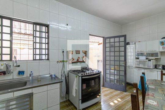 Cozinha de casa à venda com 4 quartos, 241m² em Jardim Tranquilidade, Guarulhos