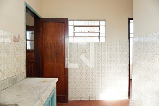 Cozinha  de casa para alugar com 2 quartos, 52m² em Sagrada Família, Belo Horizonte