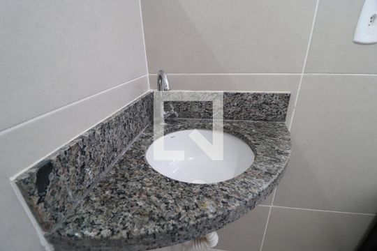 Banheiro do Quarto 1 de apartamento para alugar com 2 quartos, 60m² em Morumbi, Uberlândia