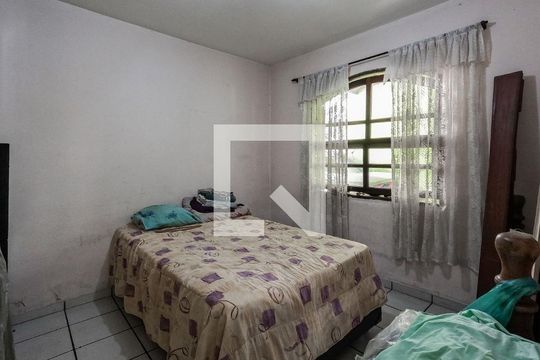 Casa à venda com 4 quartos, 270m² em Jardim Marisa, São Paulo