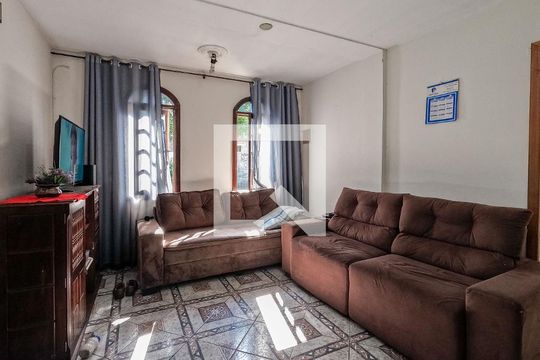 Casa à venda com 4 quartos, 270m² em Jardim Marisa, São Paulo