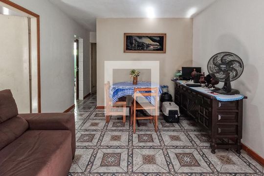 Casa à venda com 4 quartos, 270m² em Jardim Marisa, São Paulo