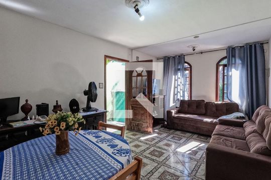 Casa à venda com 4 quartos, 270m² em Jardim Marisa, São Paulo