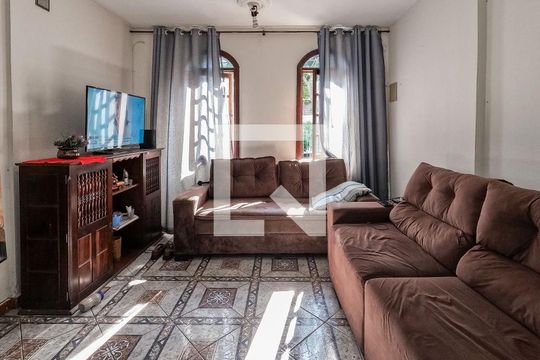 Casa à venda com 4 quartos, 270m² em Jardim Marisa, São Paulo