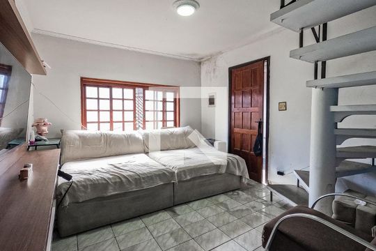 Casa à venda com 4 quartos, 270m² em Jardim Marisa, São Paulo