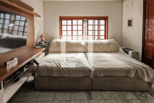 Casa à venda com 4 quartos, 270m² em Jardim Marisa, São Paulo