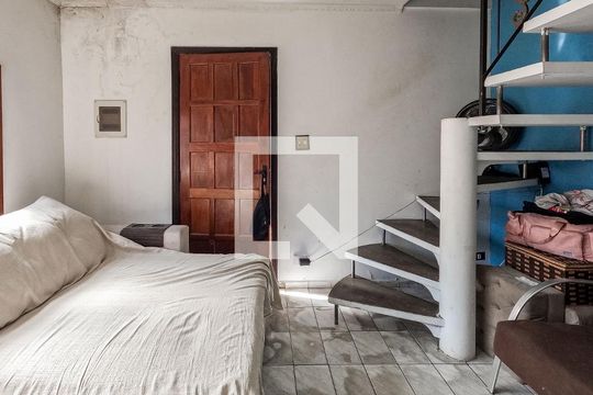 Casa à venda com 4 quartos, 270m² em Jardim Marisa, São Paulo