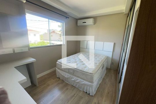 Quarto de casa para alugar com 3 quartos, 100m² em Campeche Central, Florianópolis