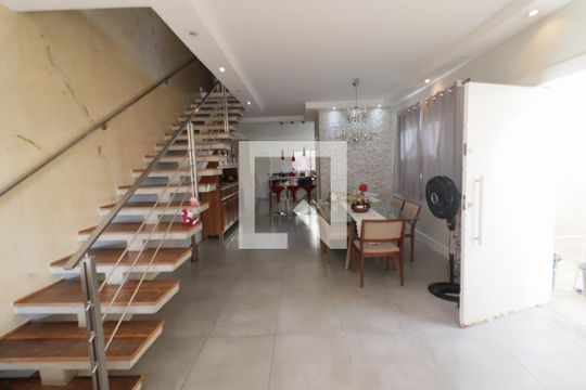 Sala de casa à venda com 3 quartos, 250m² em Centro, Osasco