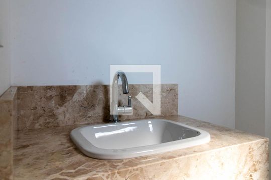 Lavabo de casa de condomínio para alugar com 3 quartos, 300m² em Pedra Redonda, Porto Alegre