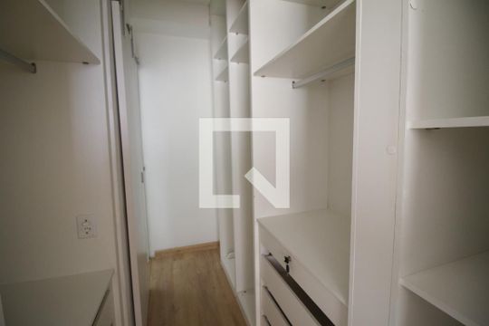 Closet da suíte 1 de apartamento à venda com 2 quartos, 65m² em Tanque, Rio de Janeiro
